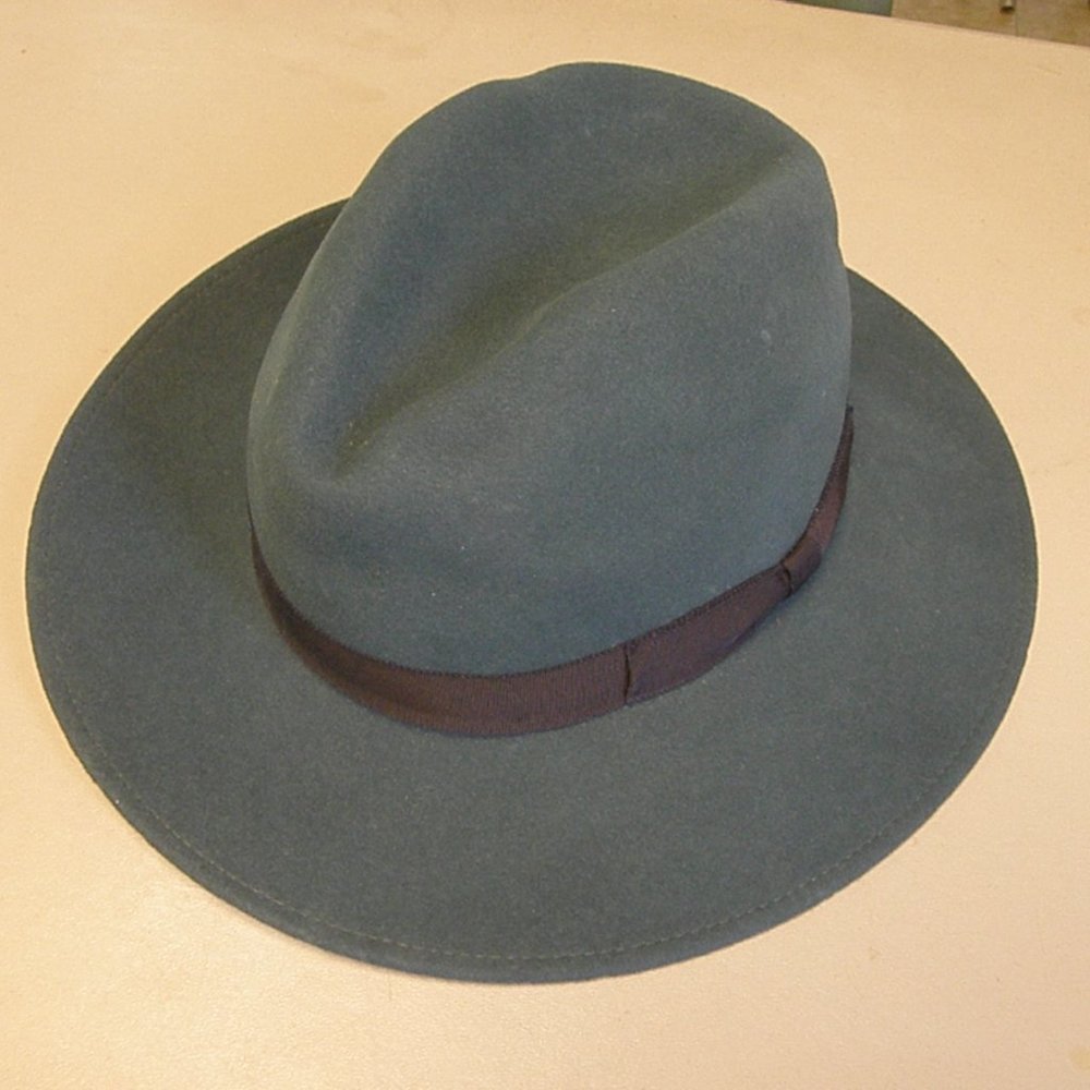 A Touch of Class New  lite felt water repellent blue Medium